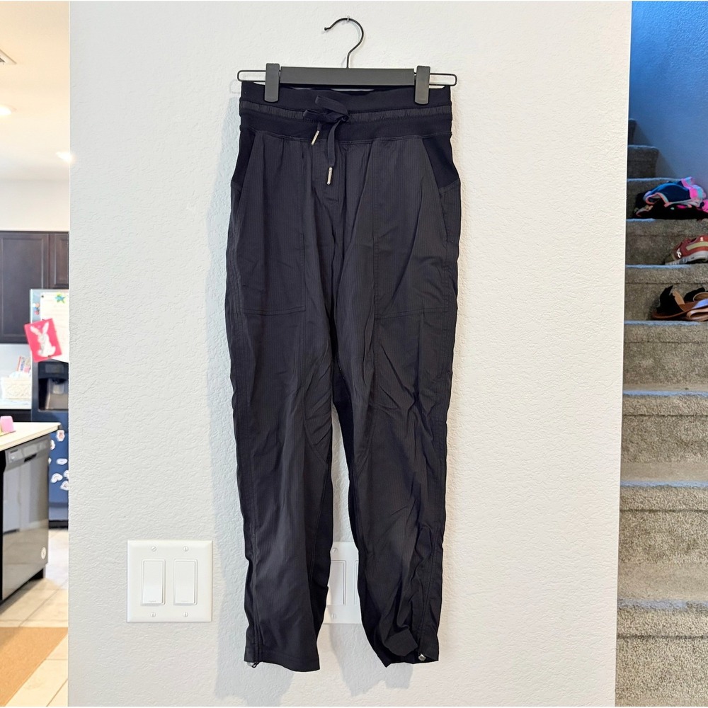 Lululemon Beyond the Studio Crop Black Joggers High Rise SIZE 0 - Picture 2 of 9